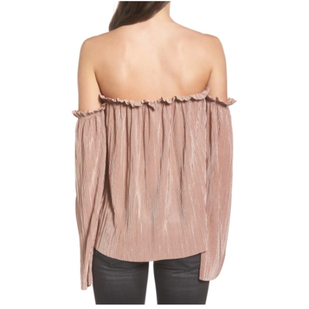 Mima Chica Plissé Off the Shoulder Top - Picture 2 of 6